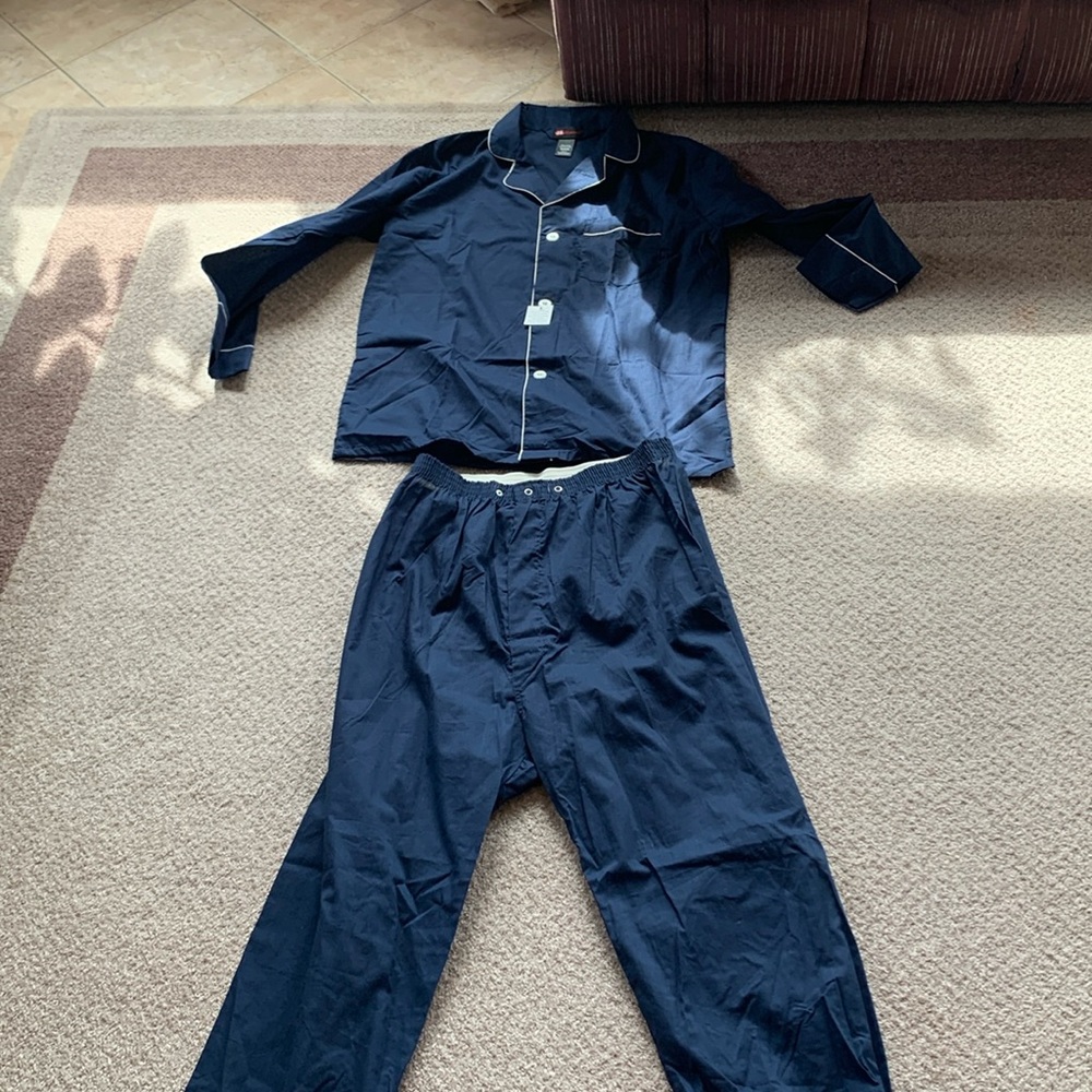 NWT Haines pajama size medium.